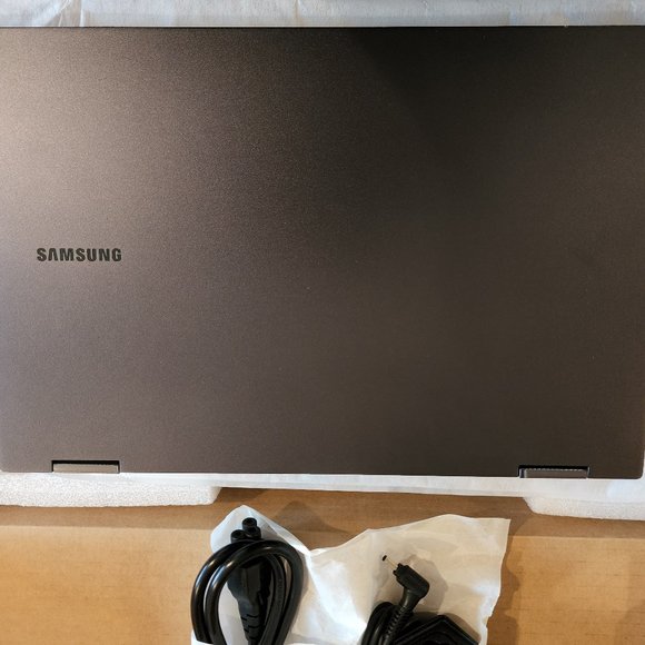 SOLD Samsung - Galaxy Book Flex2 Alpha 13.3" QLED - Intel Core i7 - Picture 4 of 5